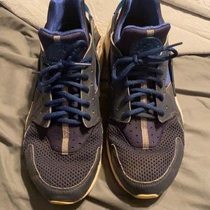 Navy Nike huarache shoes size 12